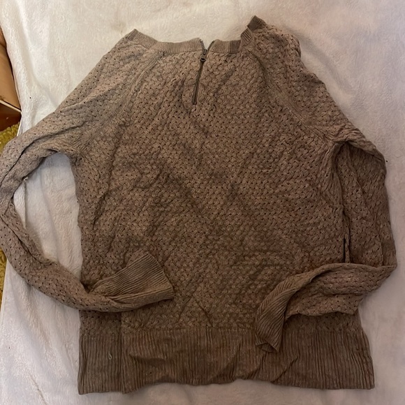 American Eagle Sweater - Picture 2 of 3